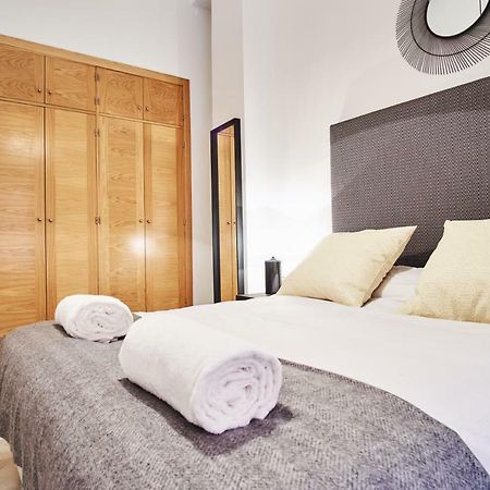Arenal Carreteria Deluxe Suites By Valcambre Sevilla Bagian luar foto