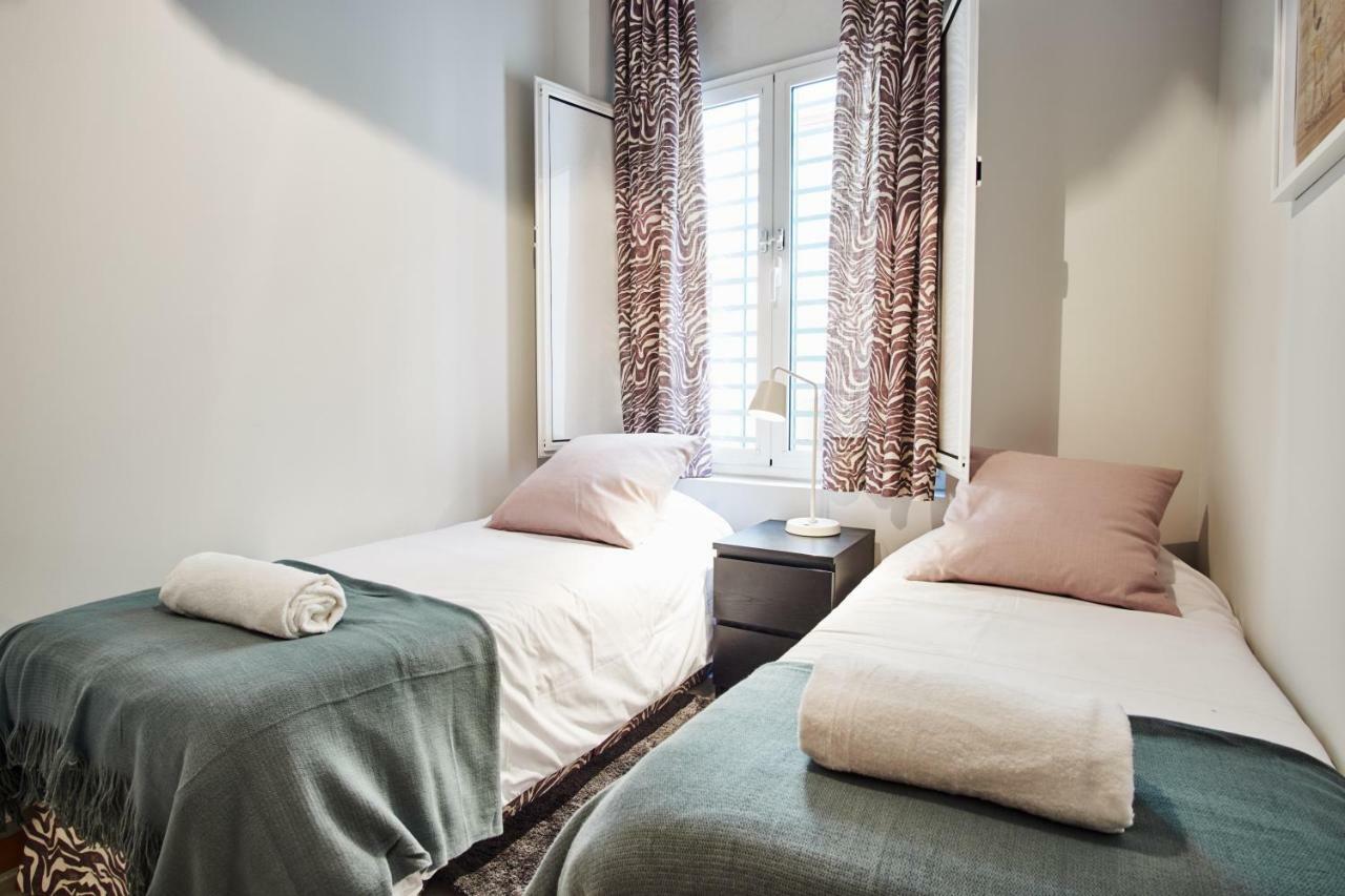 Arenal Carreteria Deluxe Suites By Valcambre Sevilla Bagian luar foto