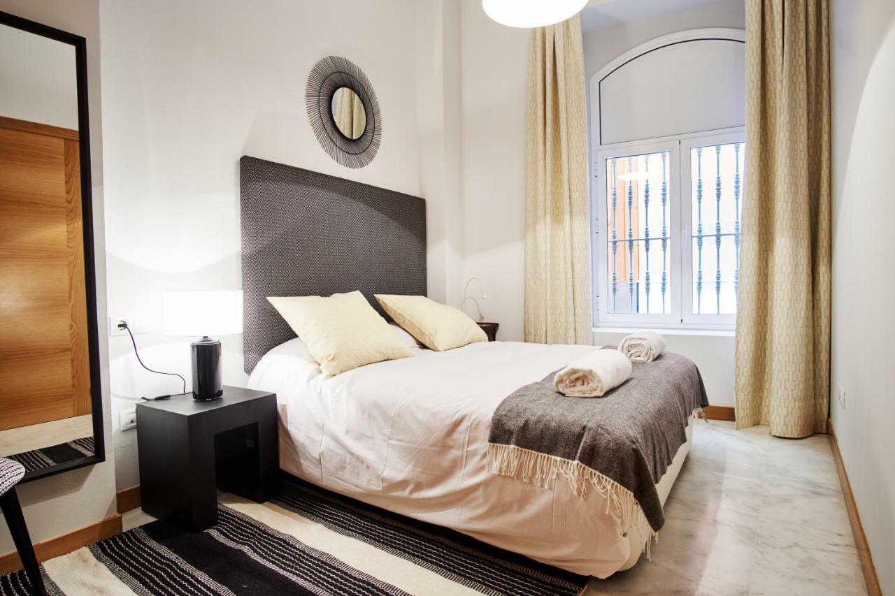 Arenal Carreteria Deluxe Suites By Valcambre Sevilla Bagian luar foto