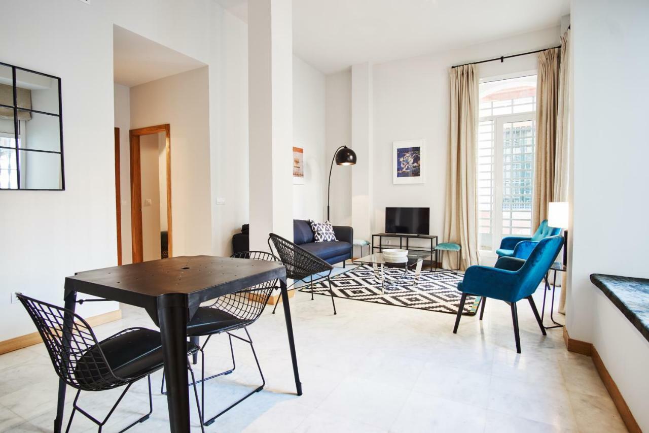 Arenal Carreteria Deluxe Suites By Valcambre Sevilla Bagian luar foto