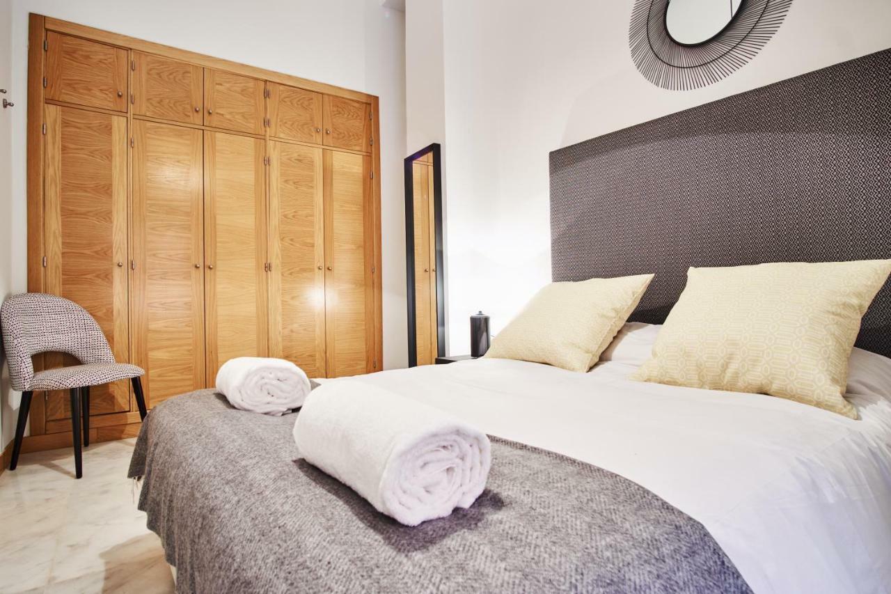 Arenal Carreteria Deluxe Suites By Valcambre Sevilla Bagian luar foto