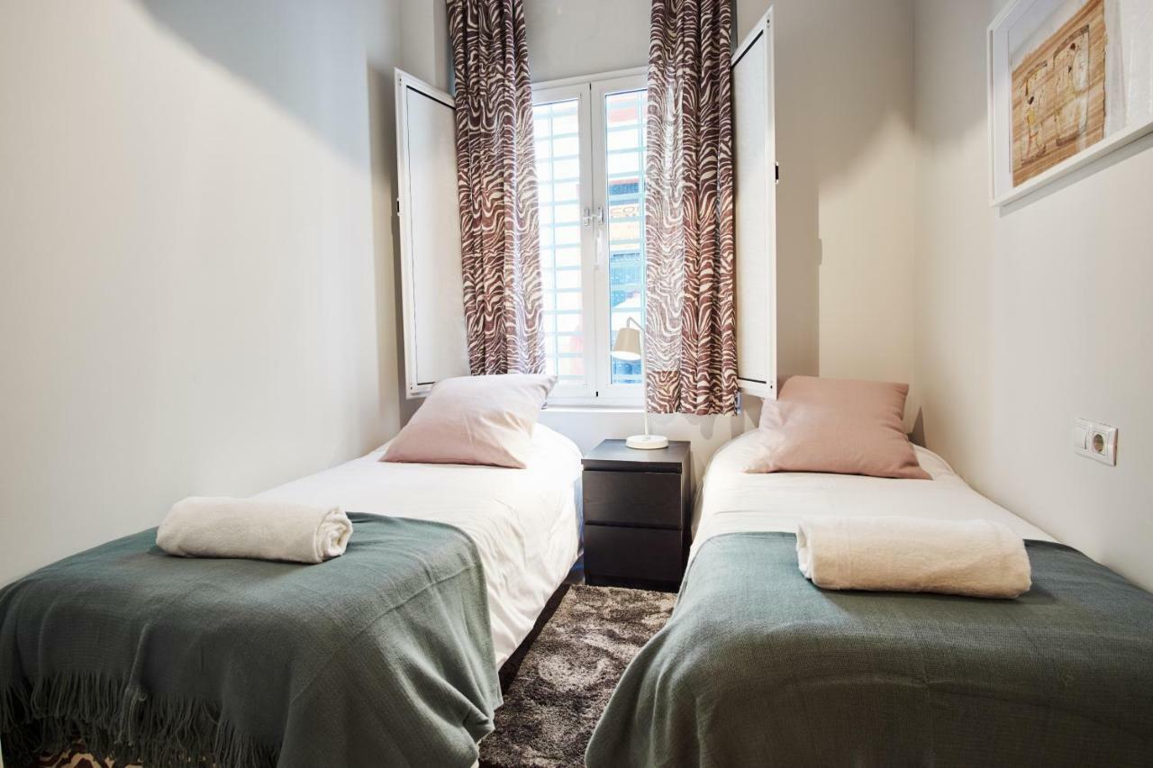 Arenal Carreteria Deluxe Suites By Valcambre Sevilla Bagian luar foto