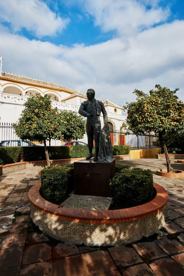 Arenal Carreteria Deluxe Suites By Valcambre Sevilla Bagian luar foto